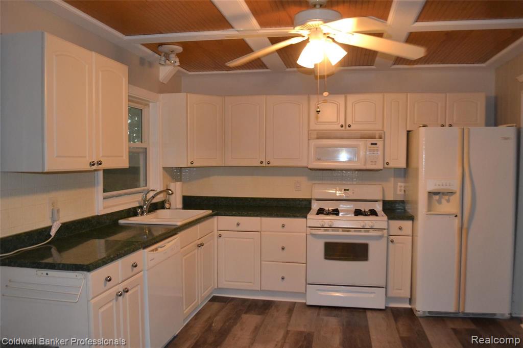 166 South Maple Leaf Road Lapeer, MI 48446 - Photo 13 of 21