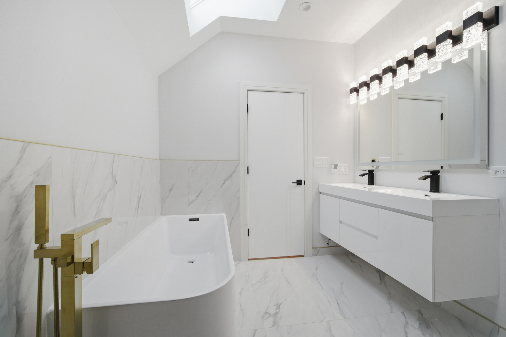 38 Washington Street Glenview, IL 60025 - Photo 11 of 27 a bathroom with a bathtub a sink and mirror