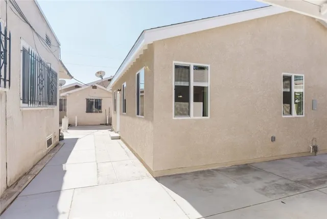 $2,600 | 5257 Fountain Avenue, Unit 1/2, Los Angeles, CA 90027