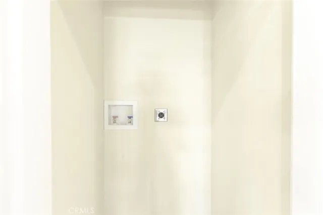 $2,600 | 5257 Fountain Avenue, Unit 1/2, Los Angeles, CA 90027