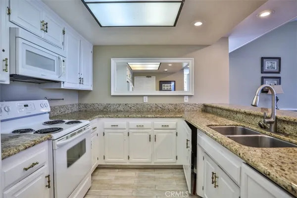 $1,488,888 | 6068 Ave De Castillo, Long Beach, CA 90803