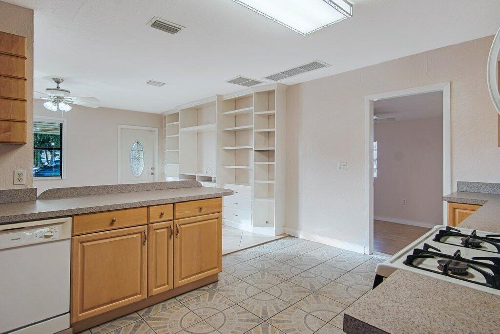 406 Elizabeth Road Lake Worth, FL 33461 - Photo 12 of 44 Kitchen