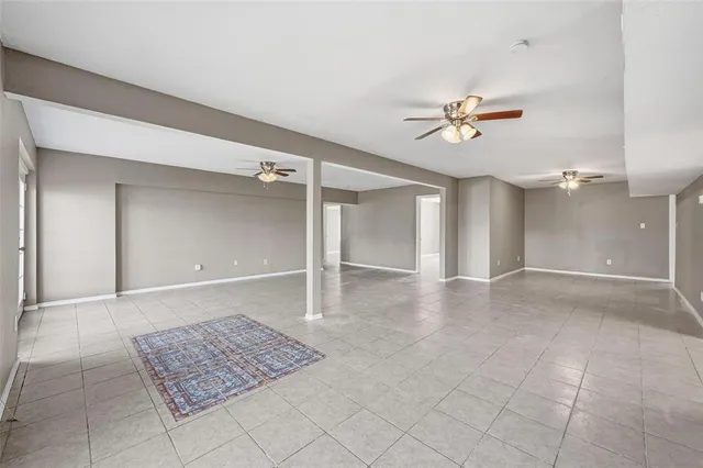 a view of entryway with a rug