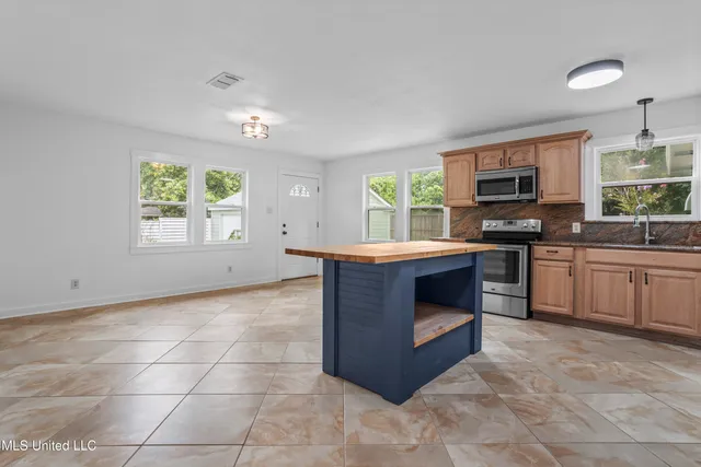 $420,000 | 1632 2nd Street, Gulfport, MS 39501