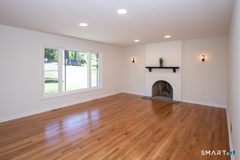 44 Farm Hill Road Wallingford, CT 06492 - Photo 6 of 38 Living room