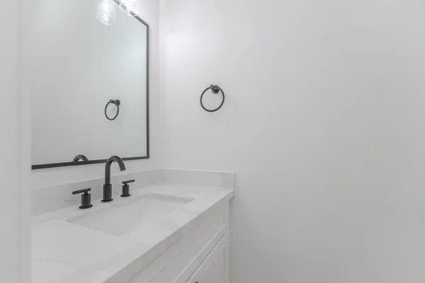 $3,000 | 7735 Hammerly Boulevard, Houston, TX 77055