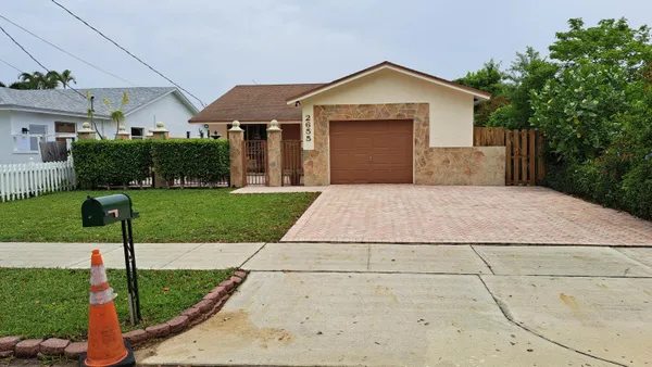 $709,900 | 2655 Coolidge Street, Hollywood, FL 33020