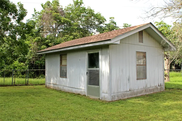 a view of backyard with small cabin