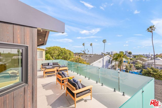 $4,469,000 | 2530 Beverley Avenue, Santa Monica, CA 90405
