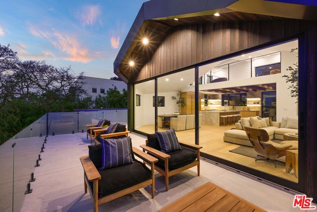 $4,469,000 | 2530 Beverley Avenue, Santa Monica, CA 90405