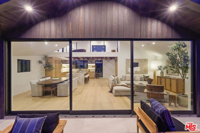 $4,469,000 | 2530 Beverley Avenue, Santa Monica, CA 90405