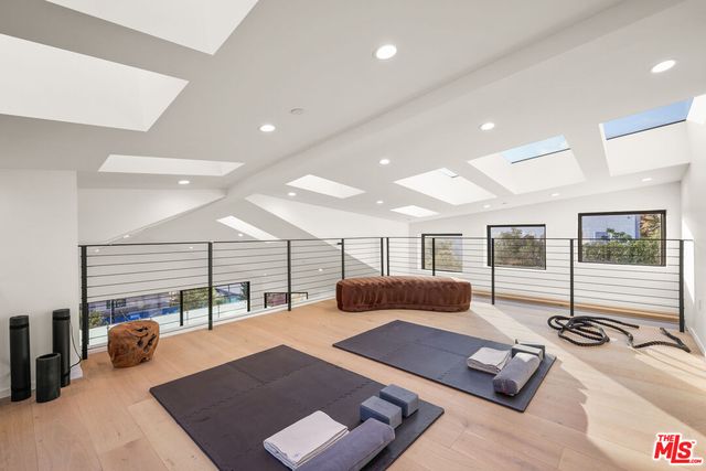 $4,469,000 | 2530 Beverley Avenue, Santa Monica, CA 90405