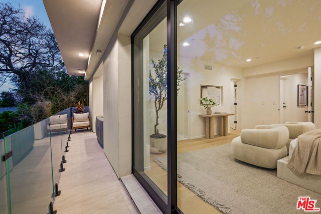 $4,469,000 | 2530 Beverley Avenue, Santa Monica, CA 90405