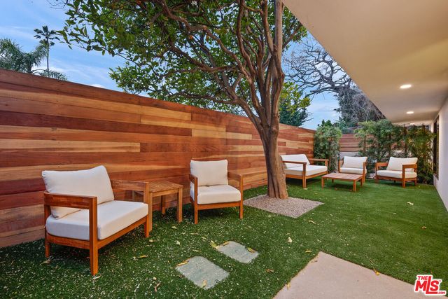 $4,469,000 | 2530 Beverley Avenue, Santa Monica, CA 90405