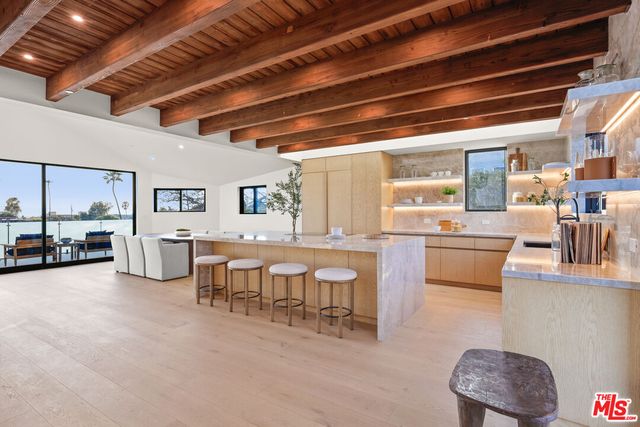 $4,469,000 | 2530 Beverley Avenue, Santa Monica, CA 90405