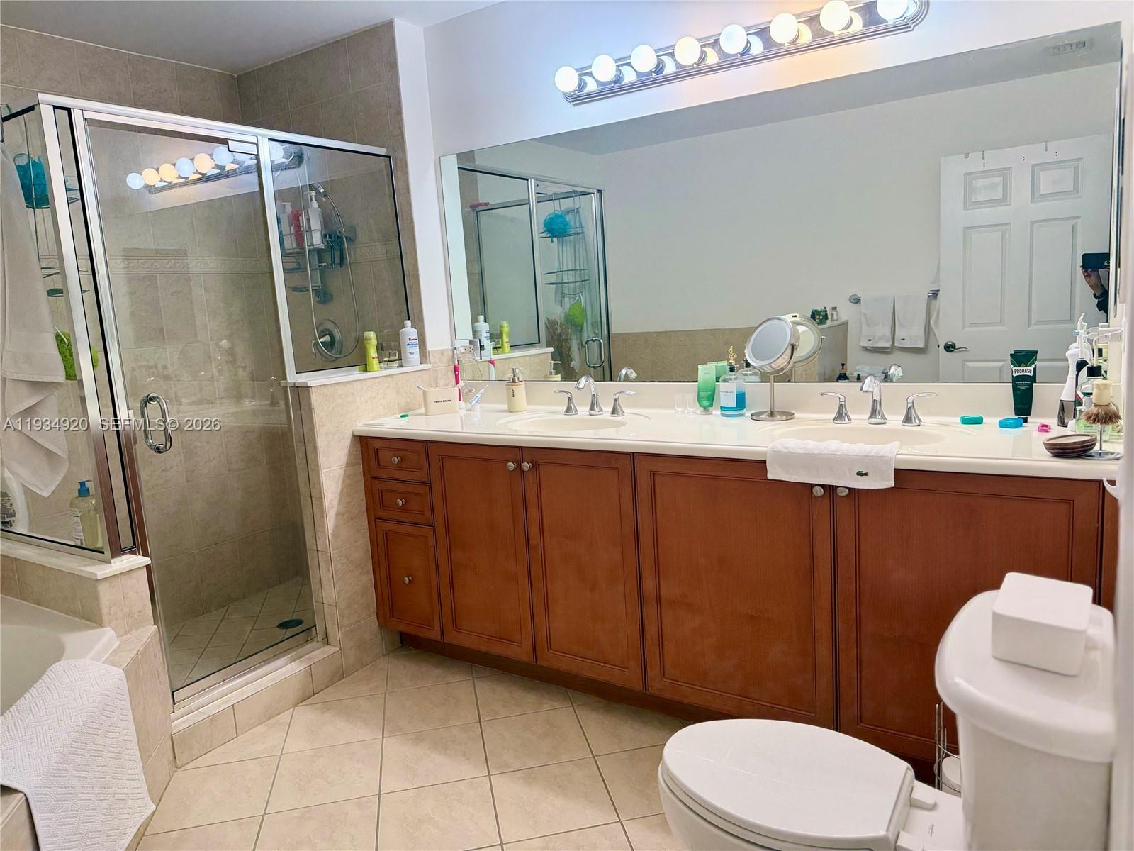 8395 Southwest 73rd Avenue, Unit 417 Miami, FL 33143 - Photo 28 of 40 Primary Bathroom