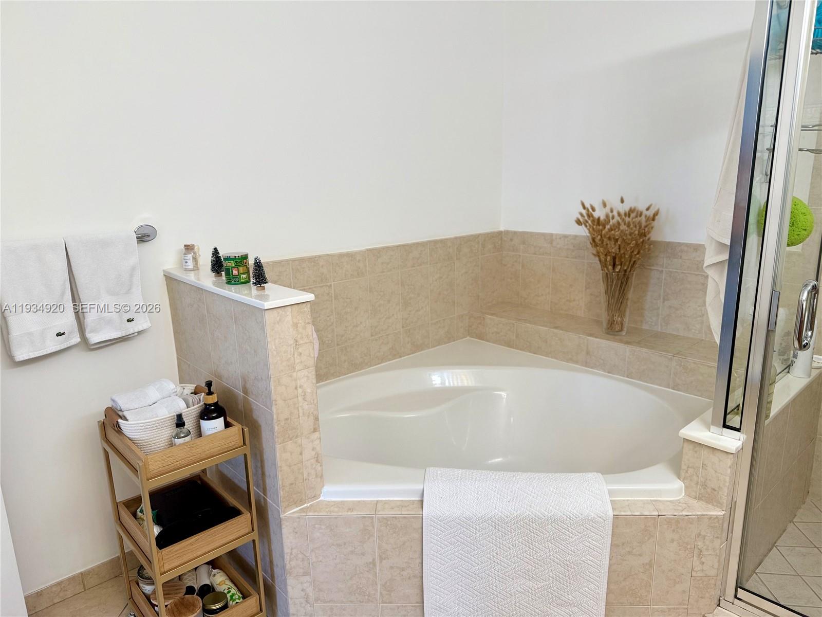8395 Southwest 73rd Avenue, Unit 417 Miami, FL 33143 - Photo 29 of 40 Primary Bathroom