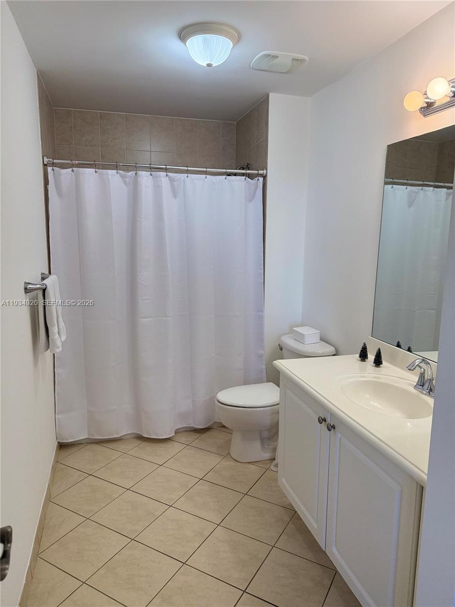 8395 Southwest 73rd Avenue, Unit 417 Miami, FL 33143 - Photo 35 of 40 Second Bathroom