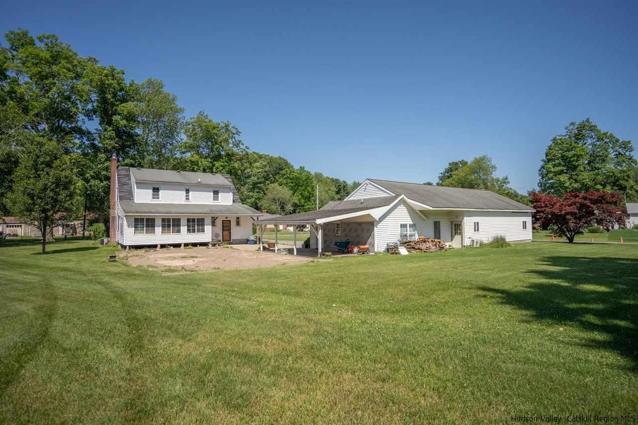 23 Spaulding Lane Saugerties, NY 12477 - Photo 33 of 35 a front view of a house with a garden