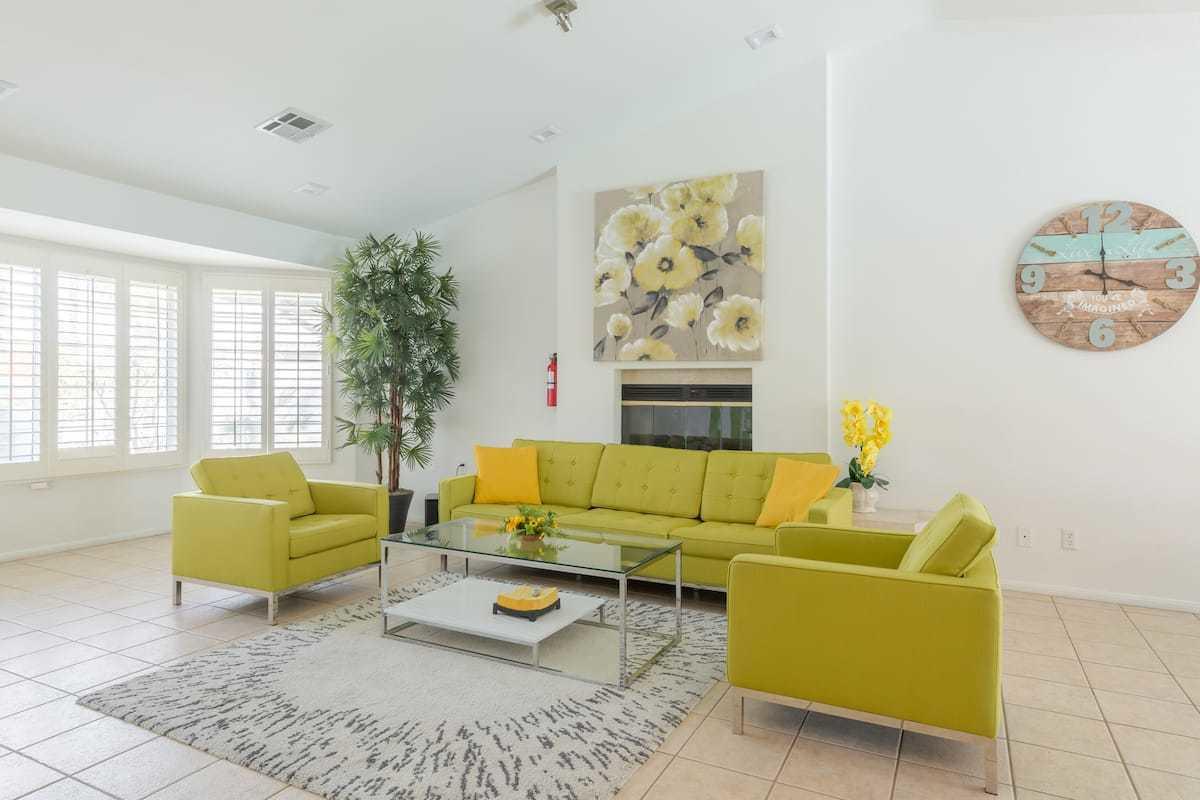 68645 Risueno Road Cathedral City, CA 92234 - Photo 8 of 17 a living room with furniture and a couch