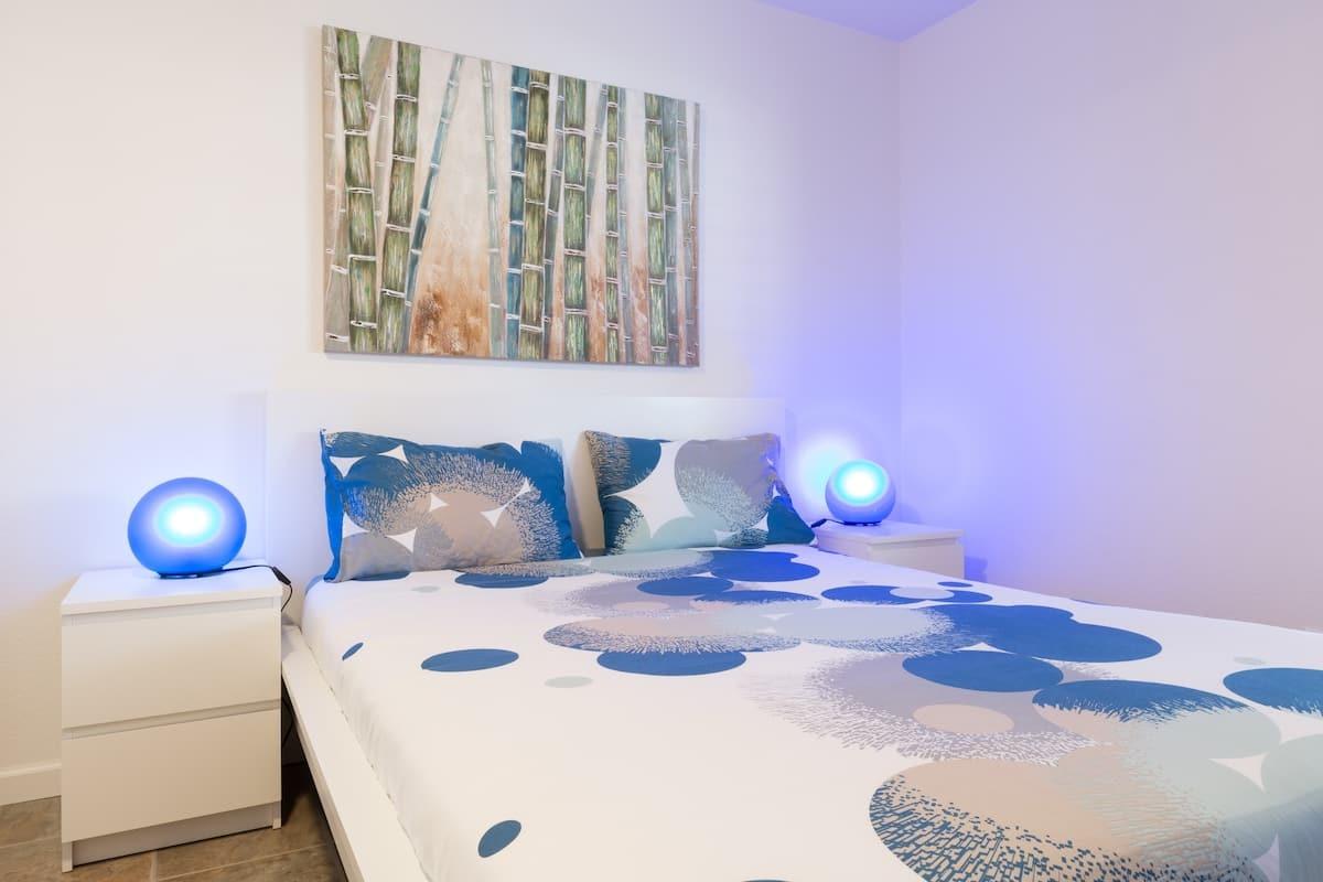 68645 Risueno Road Cathedral City, CA 92234 - Photo 9 of 17 a bedroom with a bed and lamp