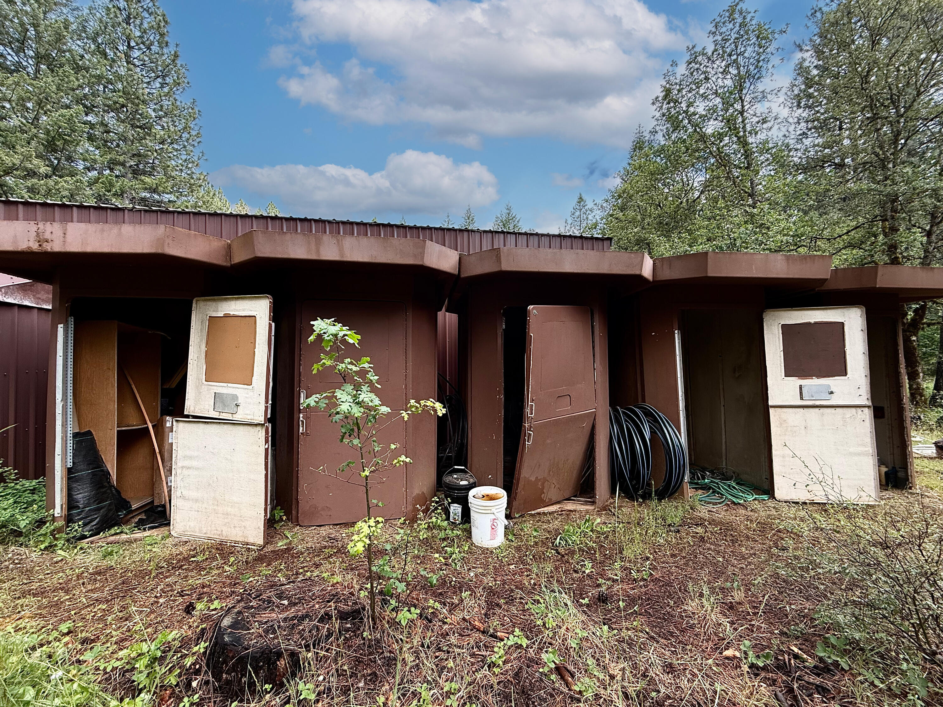 42256 Highway 62 Prospect, OR 97536 - Photo 16 of 48 a view of a small house