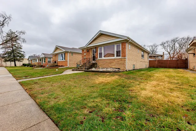 $249,999 | 1124 Linden Avenue, Bellwood, IL 60104