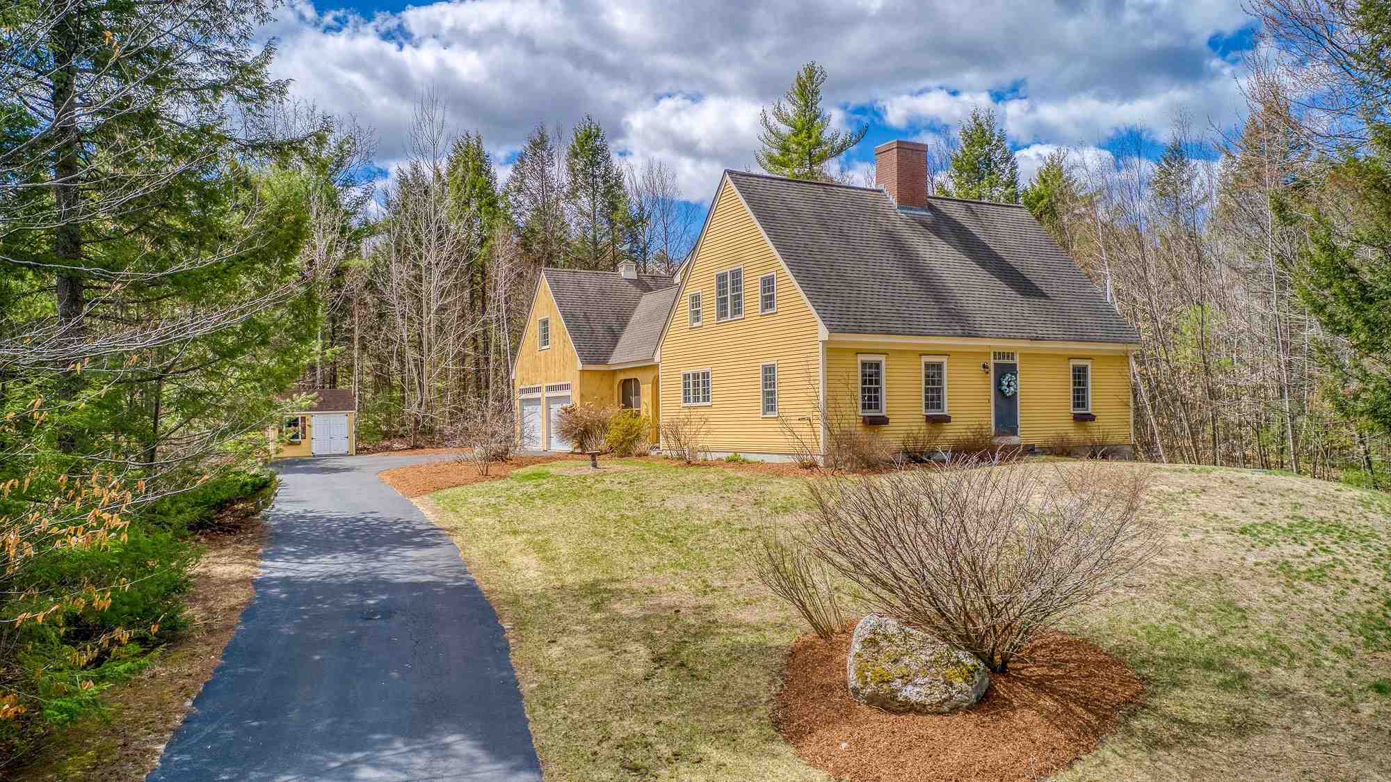 82 Carriage Road New Boston, NH 03070 - Photo 1 of 32 Gallery Image 1