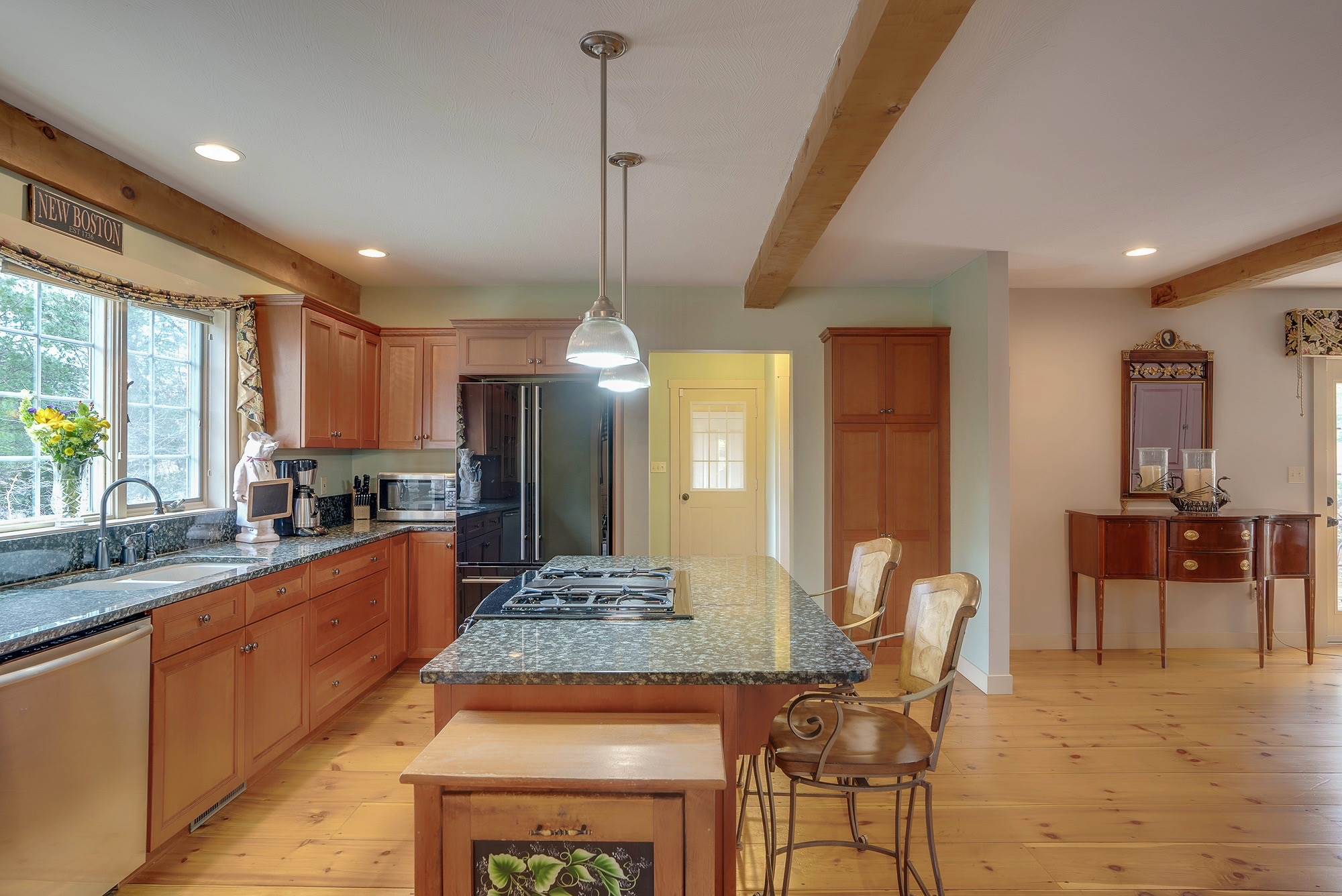 82 Carriage Road New Boston, NH 03070 - Photo 10 of 32 Gallery Image 10
