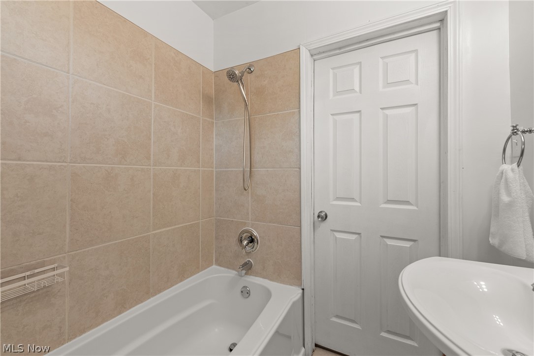 1395 Delia Avenue Akron, OH 44320 - Photo 30 of 50
