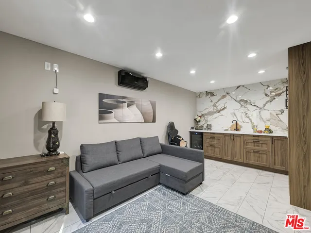 $6,999 | 6842 Ranchito Avenue, Van Nuys, CA 91405