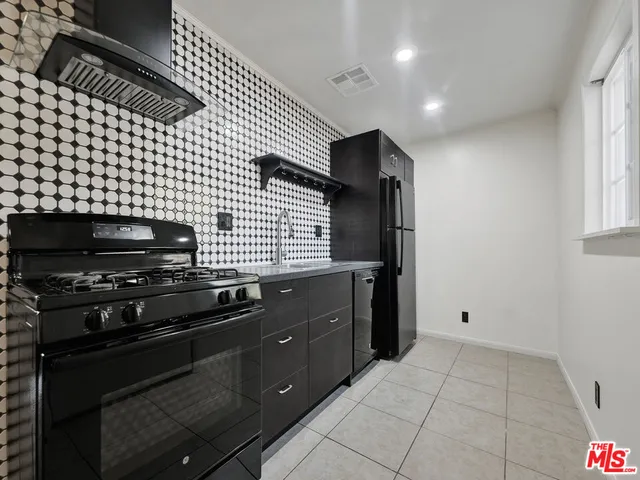 $6,999 | 6842 Ranchito Avenue, Van Nuys, CA 91405