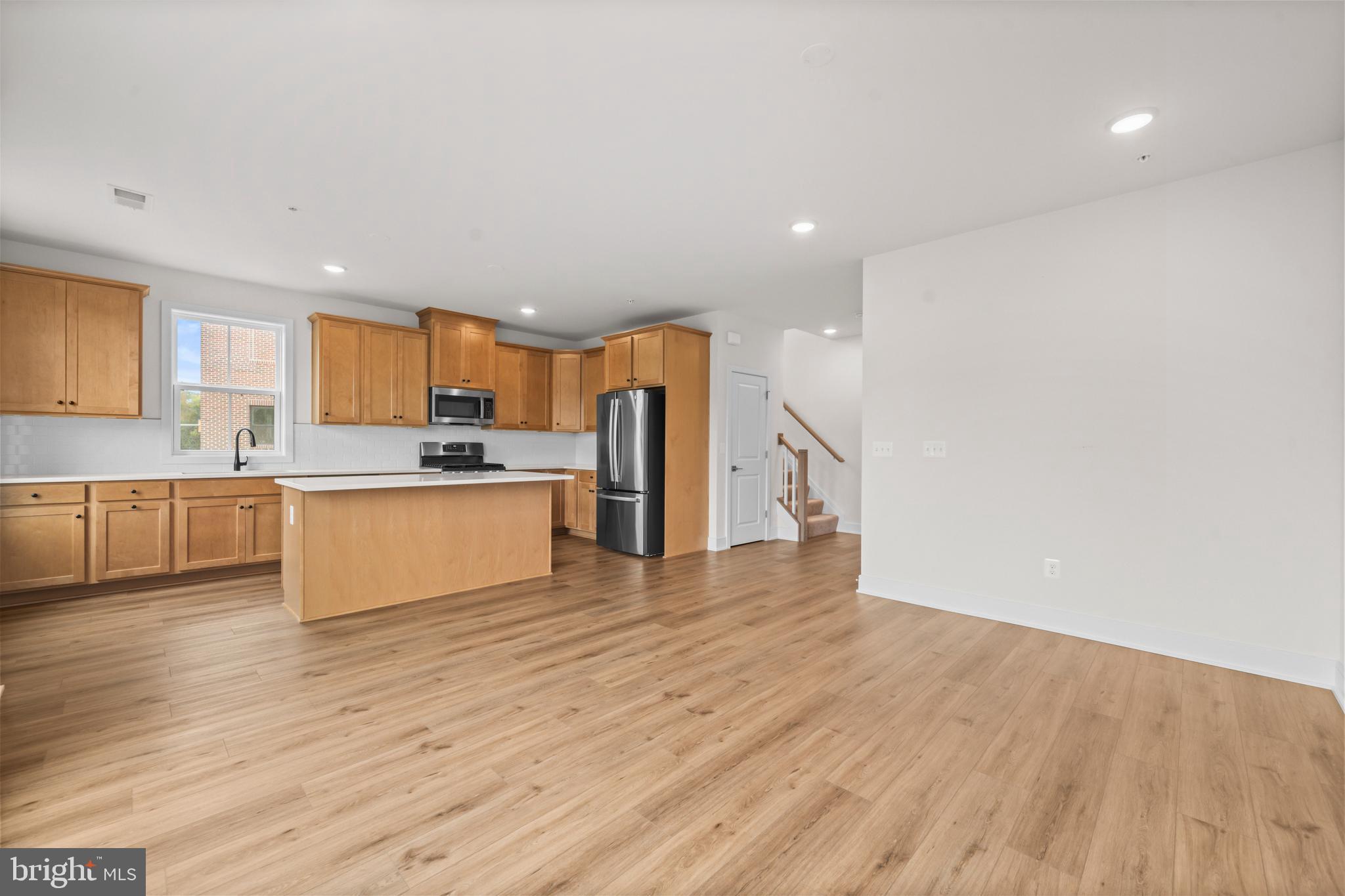 43382 Farringdon Square Broadlands, VA 20148 - Photo 7 of 34 a view of kitchen with wooden floor
