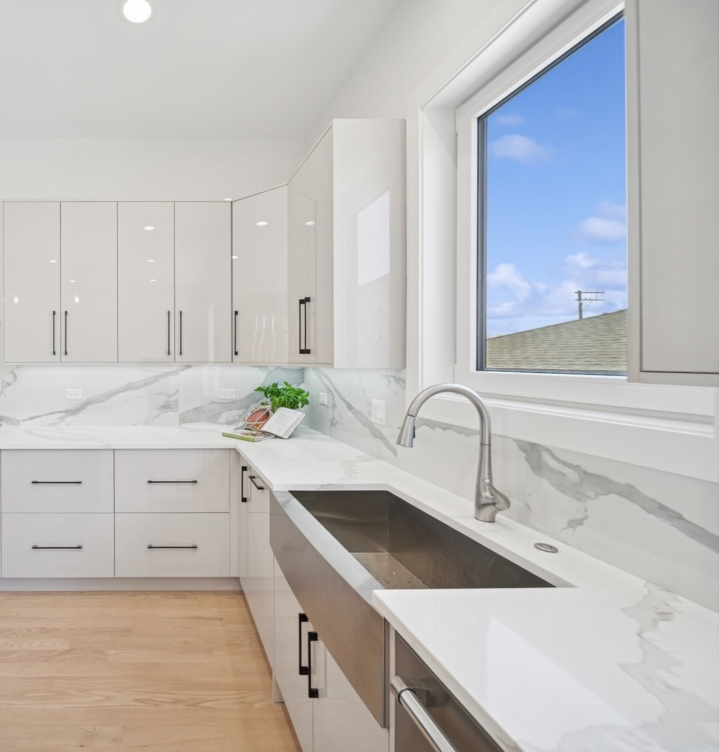 967 East 62nd Street, Unit 2 Chicago, IL 60637 - Photo 5 of 8