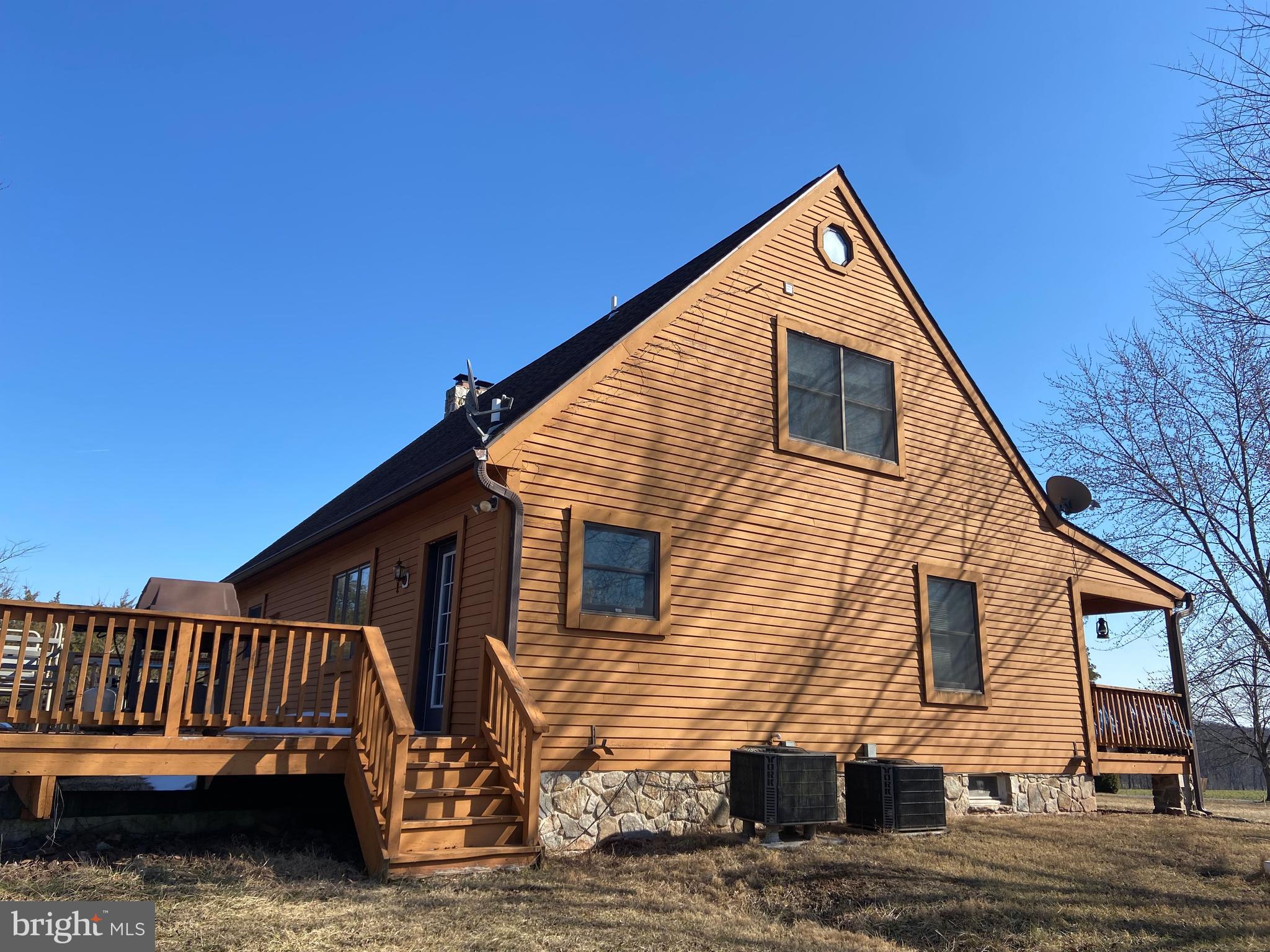 12550 Shoemaker Road Taneytown, MD 21787 - Photo 5 of 30 a front view of a house with balcony
