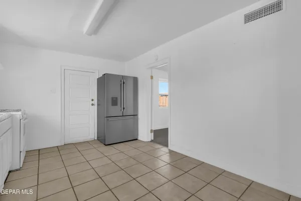 a view of empty room with ceiling fan