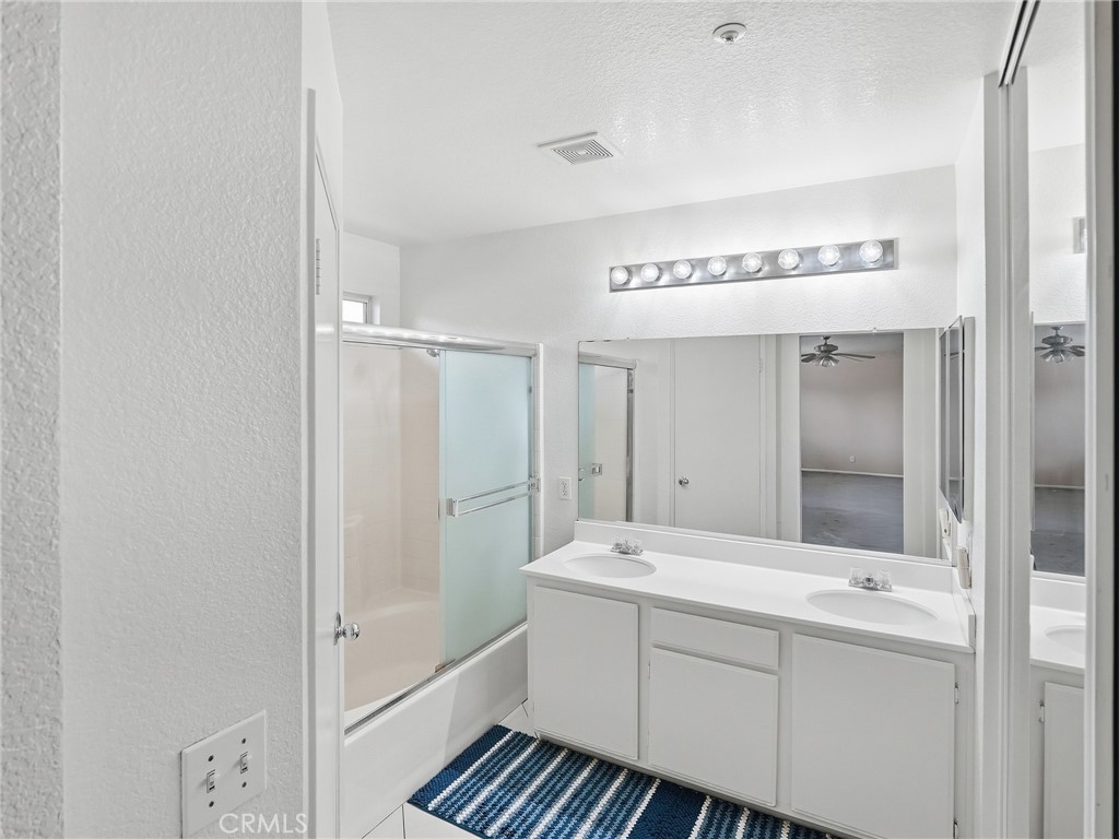 15689 Swan Road Fontana, CA 92337 - Photo 15 of 35 Master Bath