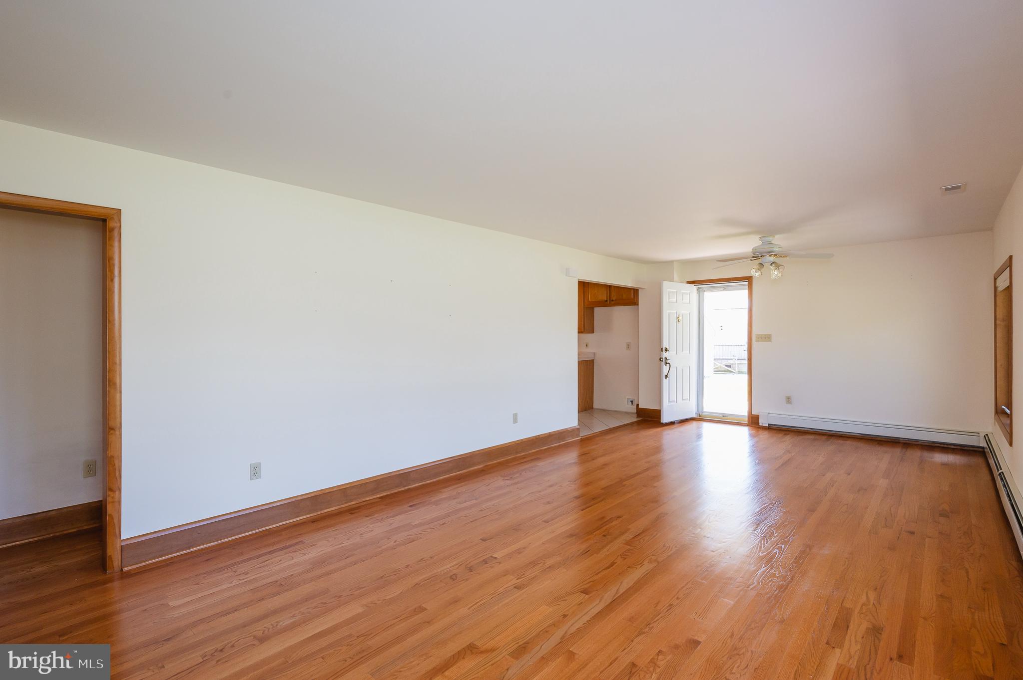 4124 Kahlston Road Nottingham, MD 21236 - Photo 8 of 40 Living Room