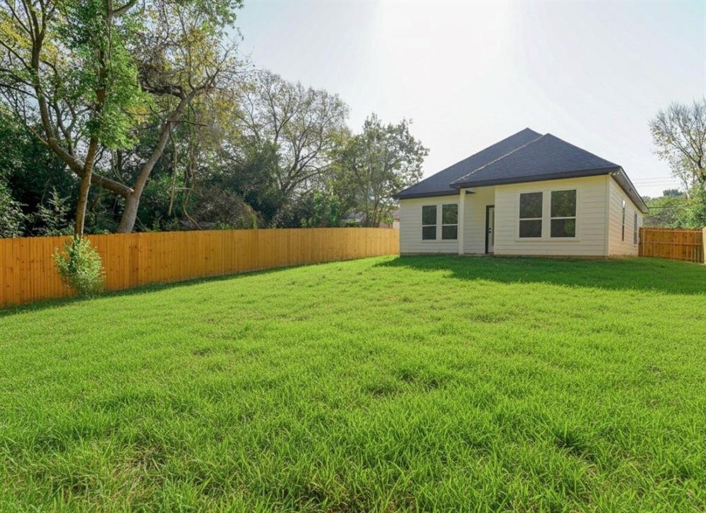 4623 Luzon Street Dallas, TX 75216 - Photo 15 of 17 View of fenced backyard