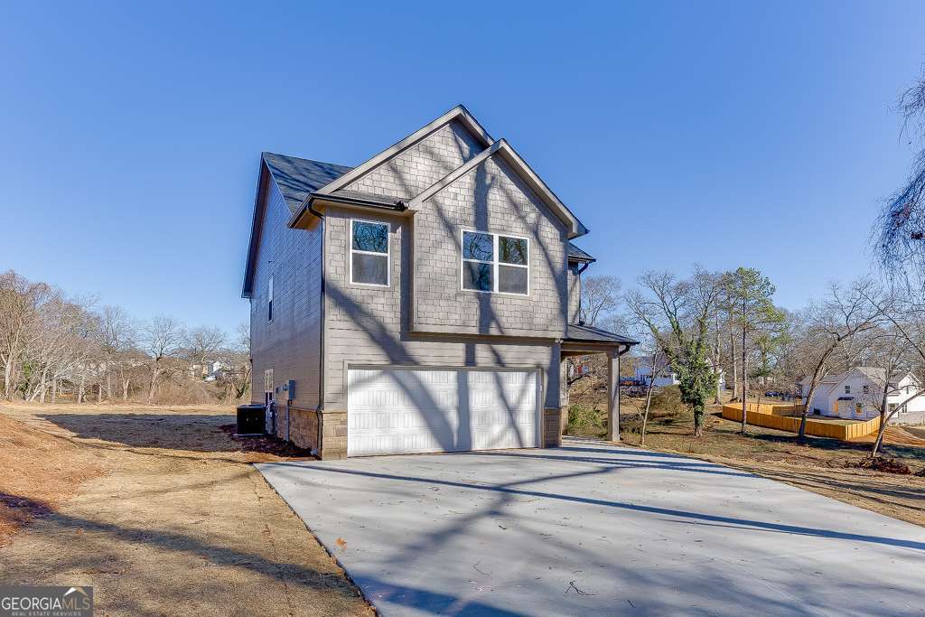 585 Clayton Street Commerce, GA 30529 - Photo 3 of 40