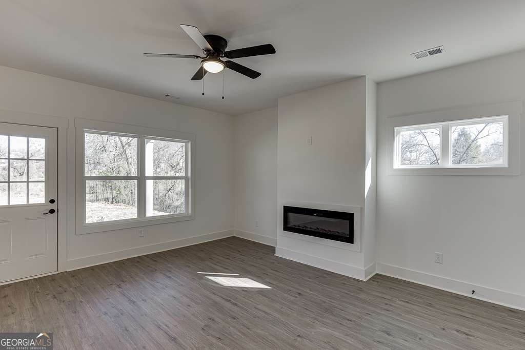 585 Clayton Street Commerce, GA 30529 - Photo 5 of 40