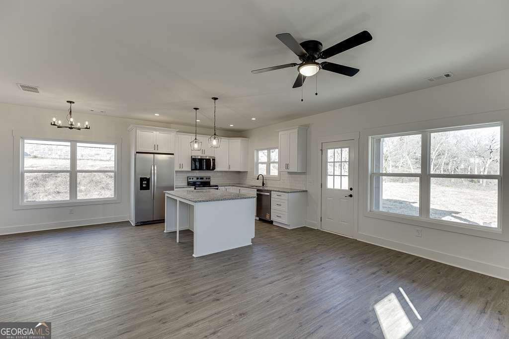 585 Clayton Street Commerce, GA 30529 - Photo 9 of 40