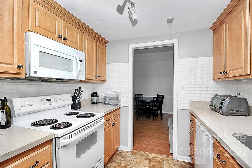 8356 Knights Bridge Road Charlotte, NC 28210 - Photo 11 of 32 Gallery Image 11