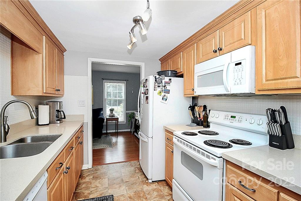 8356 Knights Bridge Road Charlotte, NC 28210 - Photo 8 of 32 Gallery Image 8