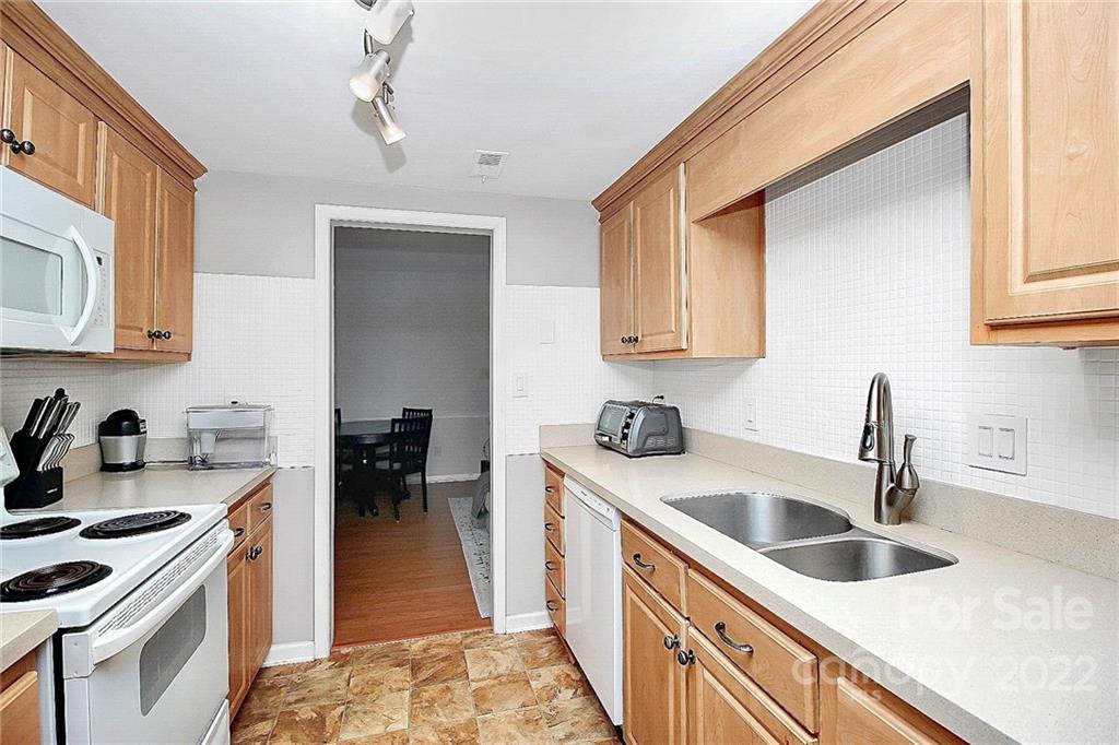 8356 Knights Bridge Road Charlotte, NC 28210 - Photo 10 of 32 Gallery Image 10