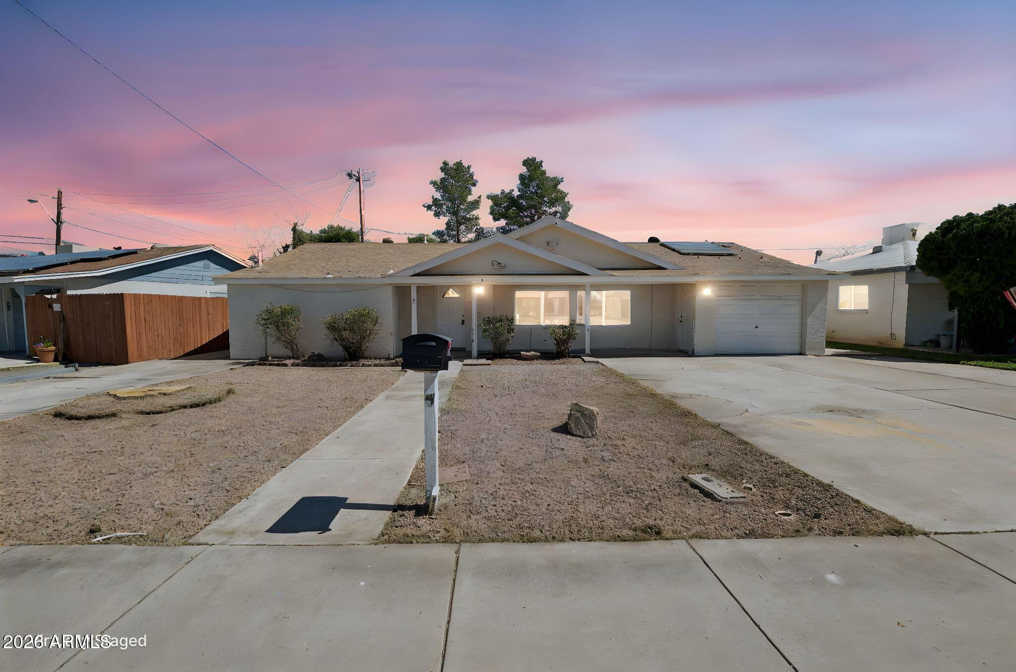 7 South Catalina Street Gilbert, AZ 85233 - Photo 2 of 34 a front view of a house with a garden