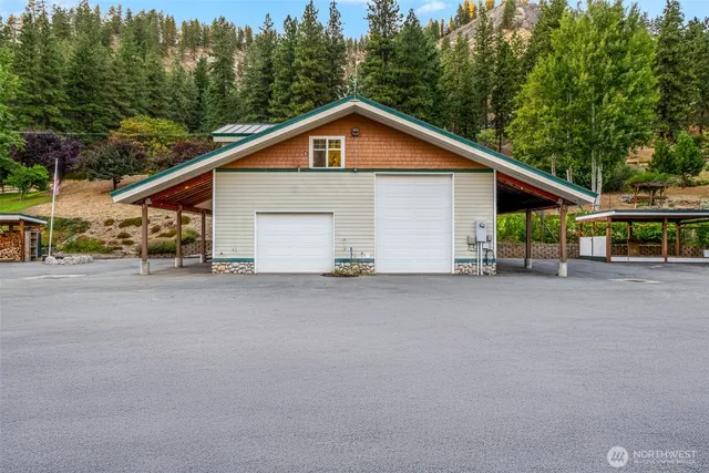 a view of a house with backyard and parking