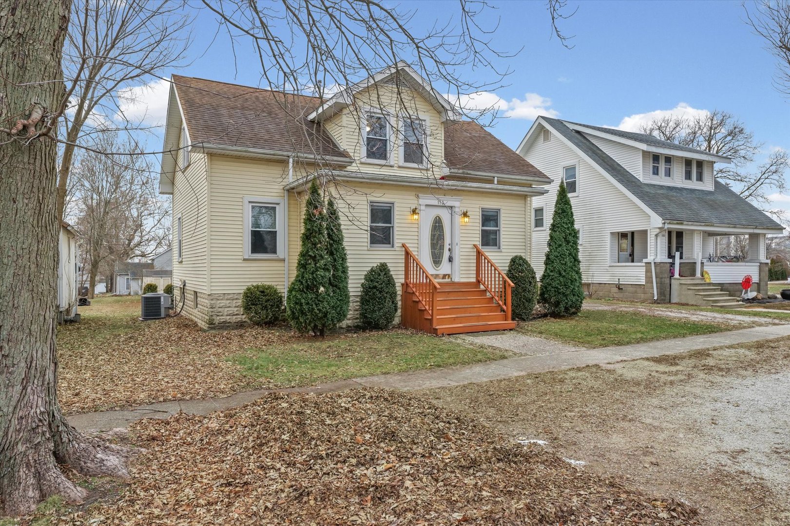 113 Columbus Street Sibley, IL 61773 - Photo 2 of 39 a view of a house with a outdoor space