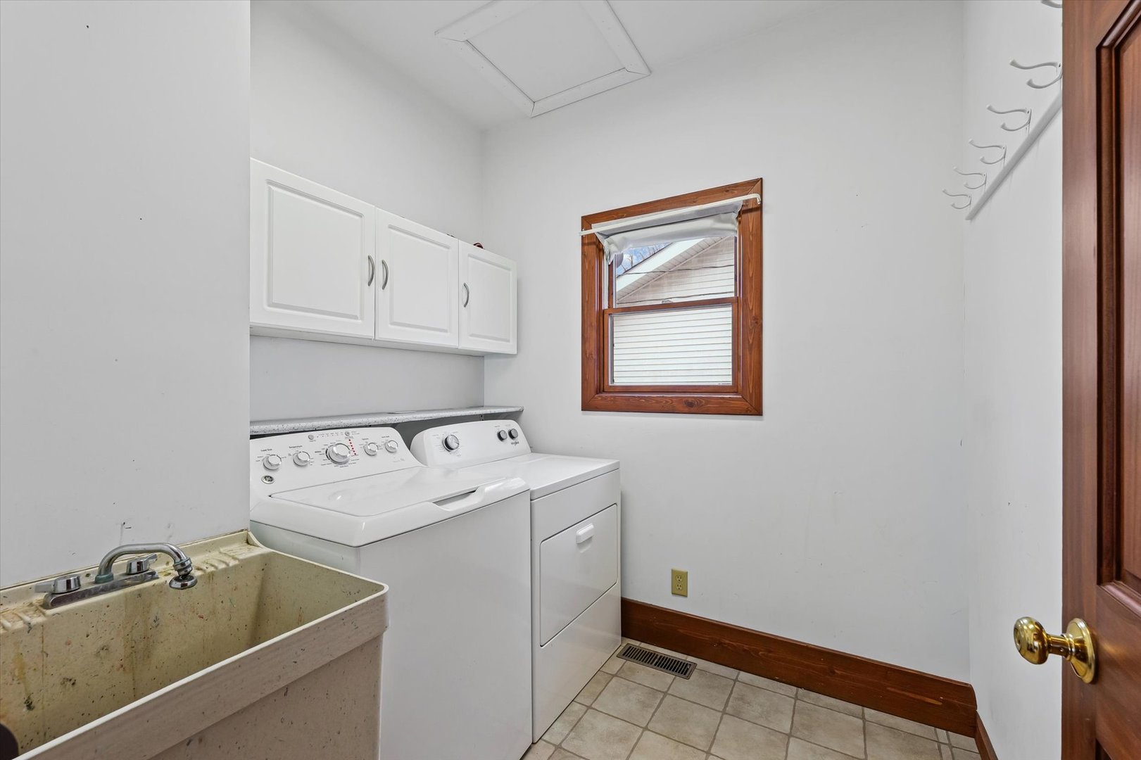 113 Columbus Street Sibley, IL 61773 - Photo 24 of 39 a utility room with dryer and washer