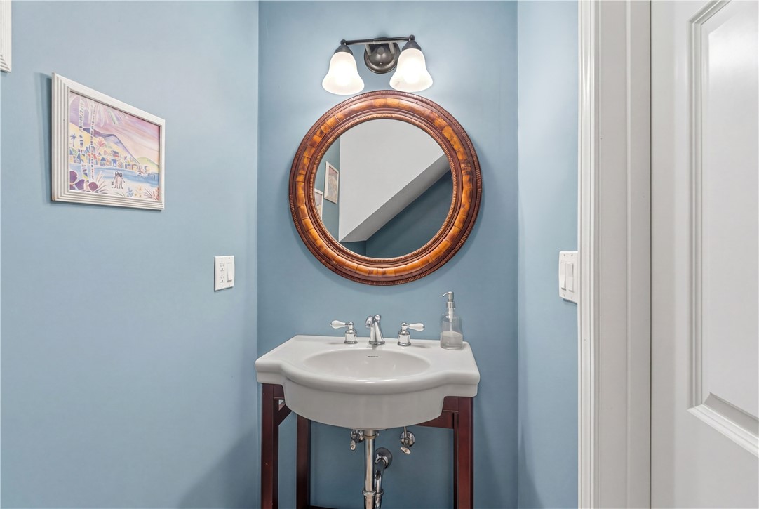 434 North Quidnessett Road North Kingstown, RI 02852 - Photo 18 of 33 Powder room